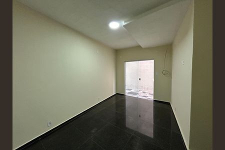 Casa para alugar com 200m², 2 quartos e 2 vagasSala