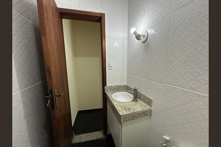 Casa para alugar com 200m², 2 quartos e 2 vagasBanheiro Social 1