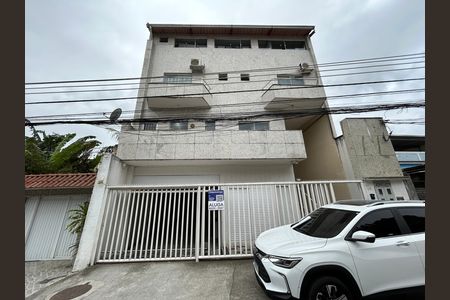 Casa para alugar com 200m², 2 quartos e 2 vagasFachada + placa