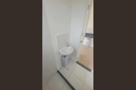 Banheiro de apartamento para alugar com 1 quarto, 19m² em Jardim Imperador (zona Leste), São Paulo