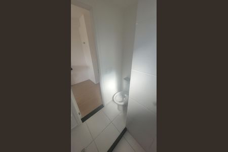 Banheiro de apartamento para alugar com 1 quarto, 19m² em Jardim Imperador (zona Leste), São Paulo