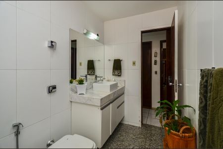 Apartamento à venda com 150m², 4 quartos e 2 vagas Apartamento à venda com 150m², 4 quartos e 2 vagasBanheiro Social