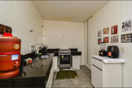 Apartamento à venda com 150m², 4 quartos e 2 vagas Apartamento à venda com 150m², 4 quartos e 2 vagasCozinha