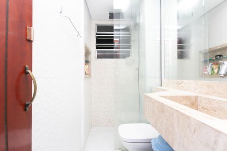 Banheiro de apartamento para alugar com 2 quartos, 52m² em Jardim Laura, Ferraz de Vasconcelos