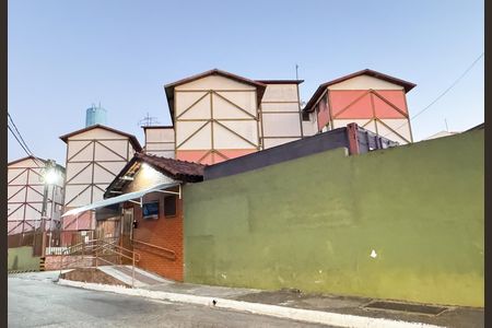 Fachada  de apartamento para alugar com 2 quartos, 52m² em Jardim Laura, Ferraz de Vasconcelos