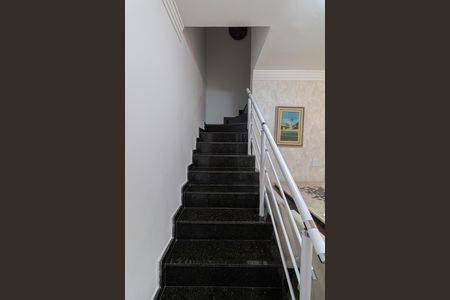 Casa de condomínio à venda com 105m², 3 quartos e 2 vagas Casa de condomínio à venda com 105m², 3 quartos e 2 vagasEscada