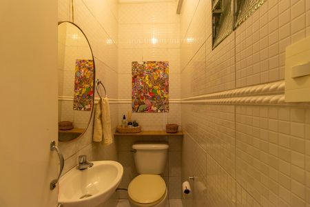 Casa de condomínio para alugar com 220m², 3 quartos e 3 vagas Casa de condomínio para alugar com 220m², 3 quartos e 3 vagasLavabo andar inferior