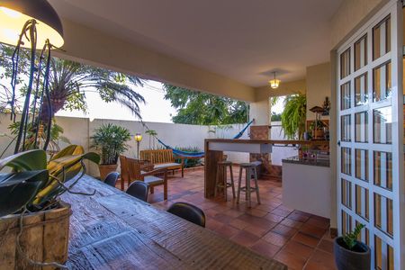 Casa de condomínio para alugar com 220m², 3 quartos e 3 vagas Casa de condomínio para alugar com 220m², 3 quartos e 3 vagasQuintal dos fundos/Area da churrasqueira