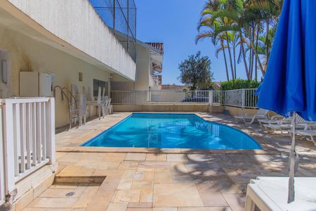 Casa de condomínio para alugar com 220m², 3 quartos e 3 vagas Casa de condomínio para alugar com 220m², 3 quartos e 3 vagasÁrea comum - Piscina