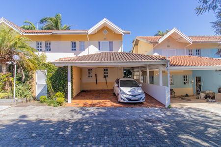 Fachada de casa de condomínio para alugar com 3 quartos, 220m² em Granja Viana, Cotia