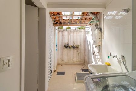Área de Serviço de casa de condomínio para alugar com 3 quartos, 220m² em Granja Viana, Cotia