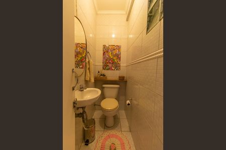 Casa de condomínio para alugar com 220m², 3 quartos e 3 vagas Casa de condomínio para alugar com 220m², 3 quartos e 3 vagasLavabo andar inferior