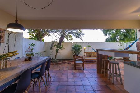 Casa de condomínio para alugar com 220m², 3 quartos e 3 vagas Casa de condomínio para alugar com 220m², 3 quartos e 3 vagasQuintal dos fundos/Area da churrasqueira