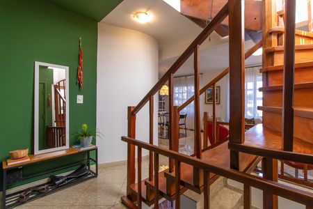 Casa de condomínio para alugar com 220m², 3 quartos e 3 vagas Casa de condomínio para alugar com 220m², 3 quartos e 3 vagasEntrada