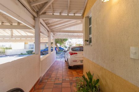 Casa de condomínio para alugar com 220m², 3 quartos e 3 vagas Casa de condomínio para alugar com 220m², 3 quartos e 3 vagasCorredor Lateral/garagem