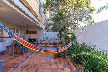 Casa de condomínio para alugar com 220m², 3 quartos e 3 vagas Casa de condomínio para alugar com 220m², 3 quartos e 3 vagasQuintal dos fundos/Area da churrasqueira