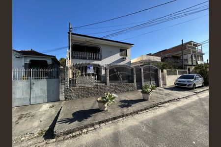 Fachada de casa à venda com 3 quartos, 290m² em Praça Seca, Rio de Janeiro