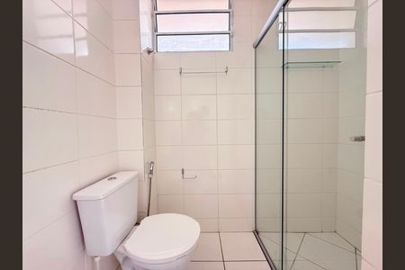 Banheiro de apartamento para alugar com 2 quartos, 47m² em Estoril, Belo Horizonte