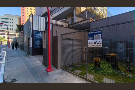 Studio para alugar com 28m², 1 quarto e sem vaga Studio para alugar com 28m², 1 quarto e sem vagaFachada + Plaquinha