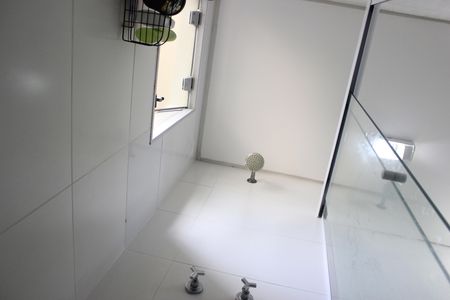 Banheiro  de kitnet/studio para alugar com 1 quarto, 39m² em Vila Augusta, Guarulhos