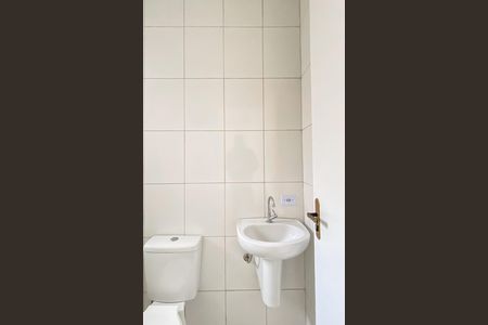Banheiro  de casa para alugar com 1 quarto, 40m² em Parque Boturussu, São Paulo