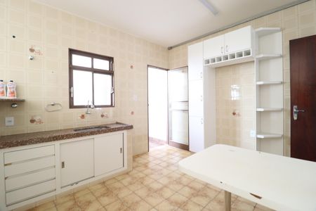 Cozinha de apartamento para alugar com 3 quartos, 114m² em Martins, Uberlândia