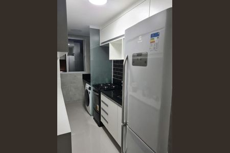 Cozinha de apartamento para alugar com 2 quartos, 53m² em Parque Ipe, São Paulo