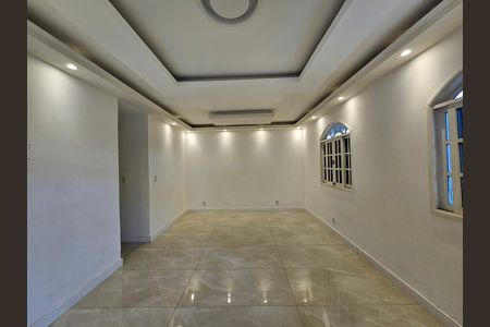 Casa para alugar com 100m², 3 quartos e 2 vagas Casa para alugar com 100m², 3 quartos e 2 vagasSala