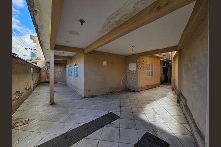 Garagem de casa para alugar com 3 quartos, 100m² em Dona Neli, Nova Iguaçu