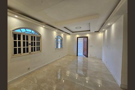 Casa para alugar com 100m², 3 quartos e 2 vagas Casa para alugar com 100m², 3 quartos e 2 vagasSala