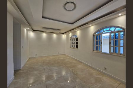 Casa para alugar com 3 quartos, 100m² em Dona Neli, Nova Iguaçu