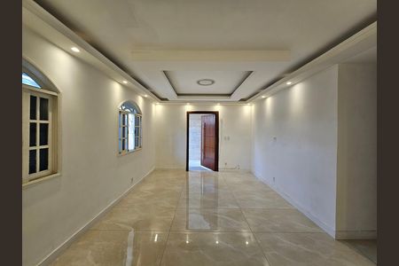 Casa para alugar com 100m², 3 quartos e 2 vagas Casa para alugar com 100m², 3 quartos e 2 vagasSala