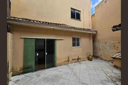 Quintal de casa para alugar com 3 quartos, 100m² em Dona Neli, Nova Iguaçu