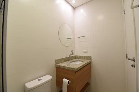 Banheiro da Suíte de apartamento para alugar com 1 quarto, 35m² em Centro, Curitiba