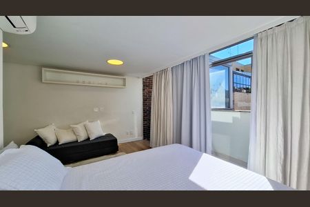 Apartamento à venda com 80m², 1 quarto e 2 vagas Apartamento à venda com 80m², 1 quarto e 2 vagasSuíte
