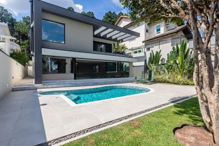 Casa de condomínio à venda com 573m², 4 quartos e 6 vagas Casa de condomínio à venda com 573m², 4 quartos e 6 vagasFoto 02