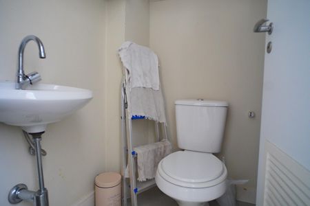 Apartamento à venda com 90m², 2 quartos e 1 vaga Apartamento à venda com 90m², 2 quartos e 1 vagaBanheiro