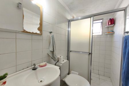 Banheiro de apartamento à venda com 2 quartos, 55m² em Vila Rica, Campinas