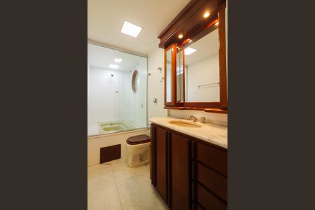 Apartamento à venda com 126m², 3 quartos e 2 vagas Apartamento à venda com 126m², 3 quartos e 2 vagasBanheiro da Suíte