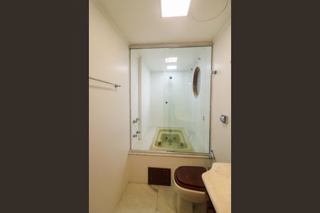 Apartamento à venda com 126m², 3 quartos e 2 vagas Apartamento à venda com 126m², 3 quartos e 2 vagasBanheiro da Suíte