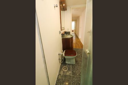 Apartamento à venda com 126m², 3 quartos e 2 vagas Apartamento à venda com 126m², 3 quartos e 2 vagasBanheiro Social