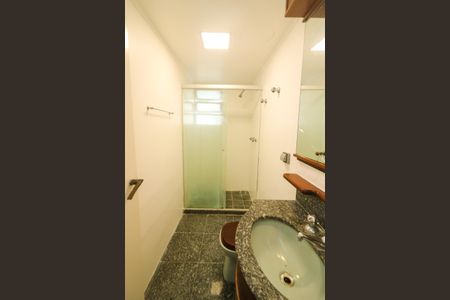 Banheiro Social de apartamento à venda com 3 quartos, 126m² em Menino Deus, Porto Alegre