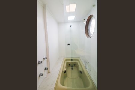 Apartamento à venda com 126m², 3 quartos e 2 vagas Apartamento à venda com 126m², 3 quartos e 2 vagasBanheiro da Suíte