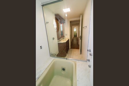 Apartamento à venda com 126m², 3 quartos e 2 vagas Apartamento à venda com 126m², 3 quartos e 2 vagasBanheiro da Suíte