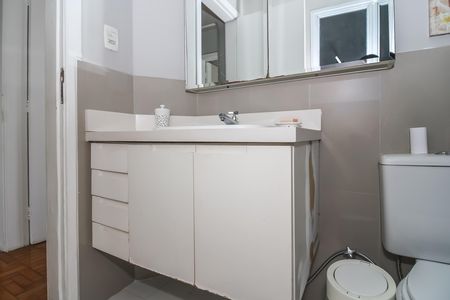 Banheiro de apartamento para alugar com 1 quarto, 48m² em Bom Retiro, São Paulo
