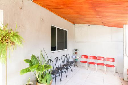 Área externa de casa à venda com 3 quartos, 180m² em Guajuviras, Canoas