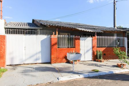 Casa à venda com 180m², 3 quartos e 10 vagas Casa à venda com 180m², 3 quartos e 10 vagasFachada