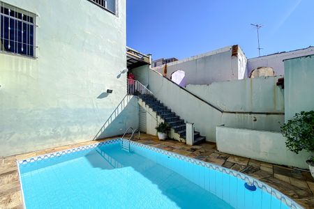 Piscina de casa à venda com 3 quartos, 220m² em Vila Invernada, São Paulo