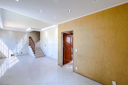 Casa à venda com 3 quartos, 220m² em Vila Invernada, São Paulo