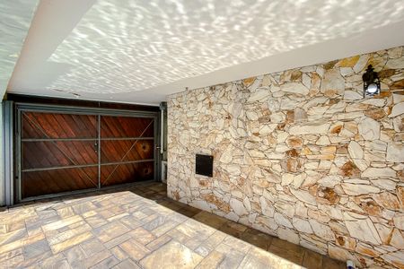 Garagem de casa à venda com 3 quartos, 220m² em Vila Invernada, São Paulo